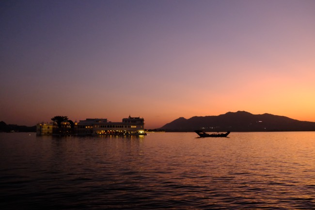 What are the Activities to Do at Lake Pichola?
