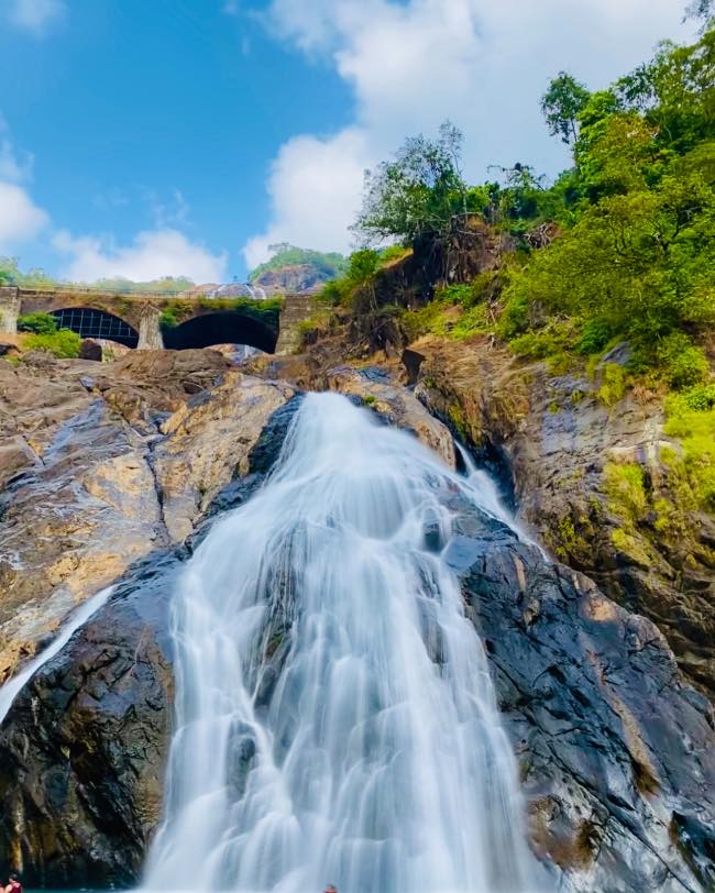 how to reach dudhsagar waterfalls