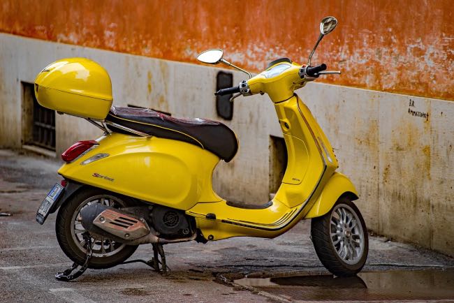 how to rent a scooter in Rome